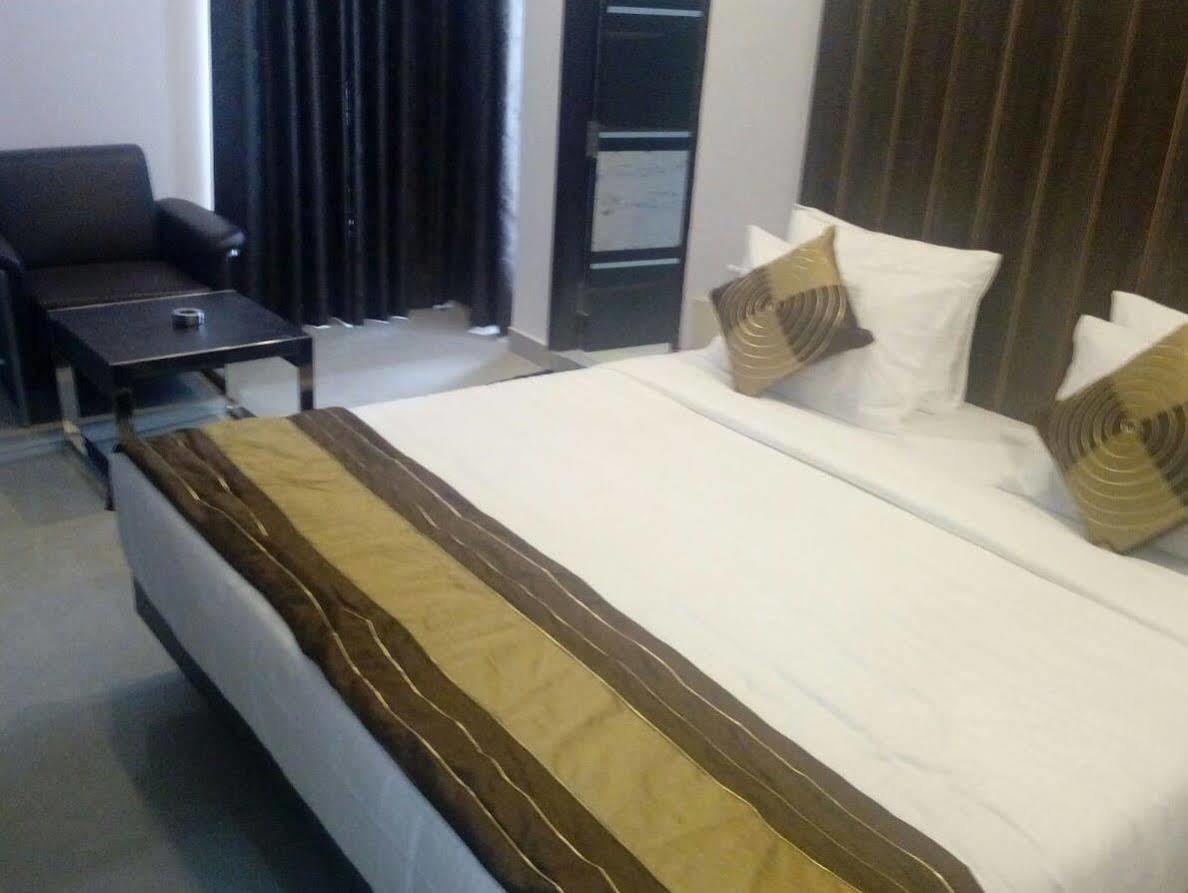 نويدا Red Carpet Hotels المظهر الخارجي الصورة